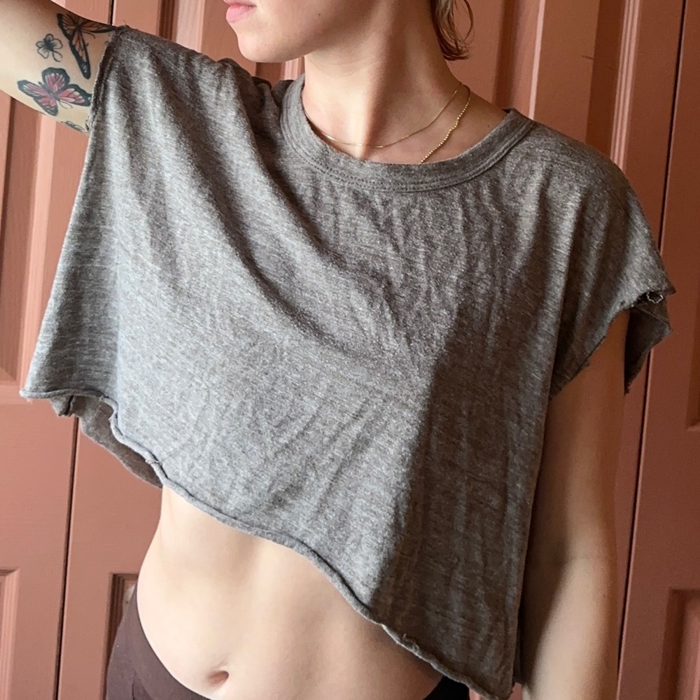 Basic cropped muscle tee